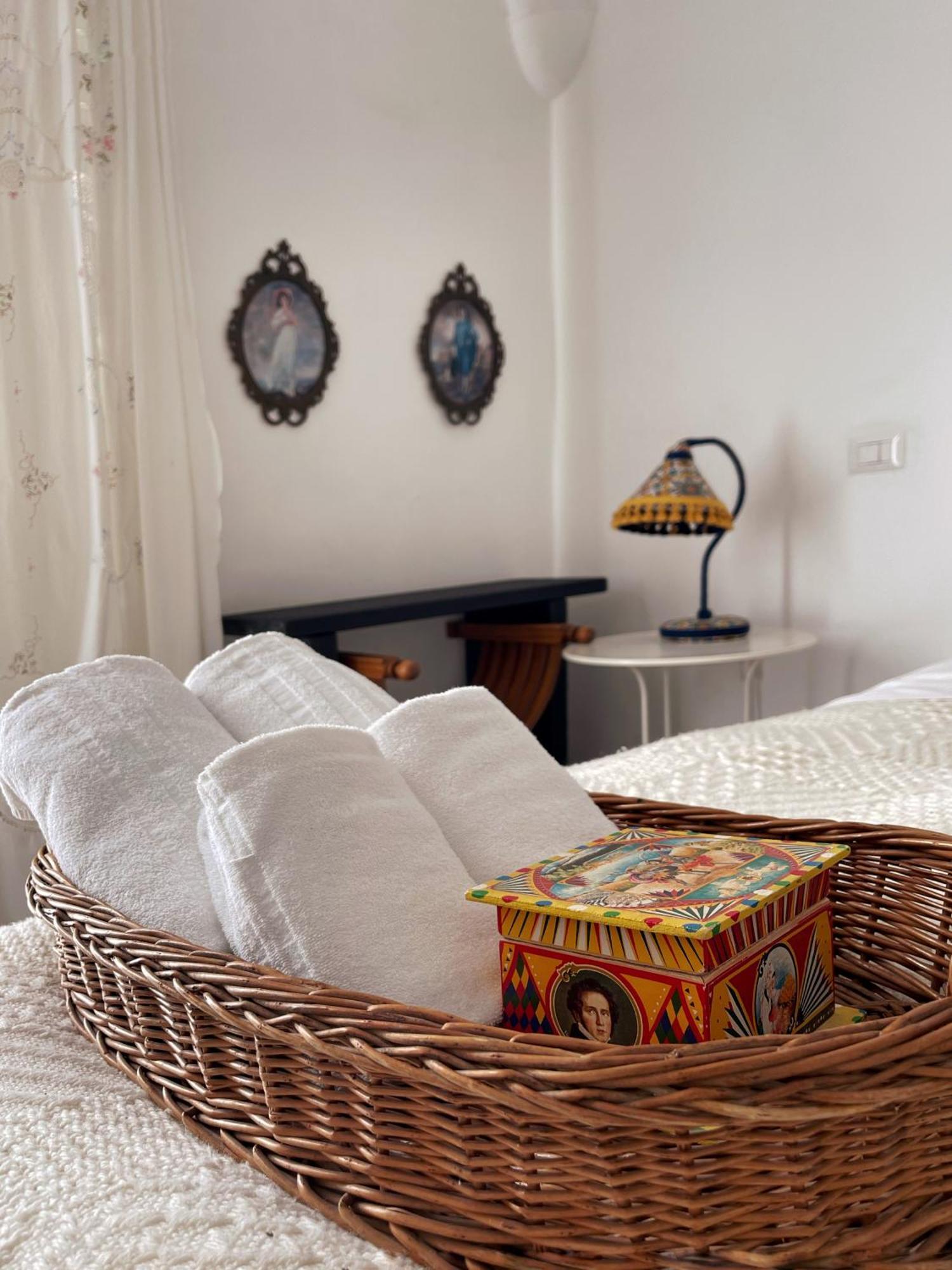 Fera O' Luni Bed & Breakfast Catania Ngoại thất bức ảnh